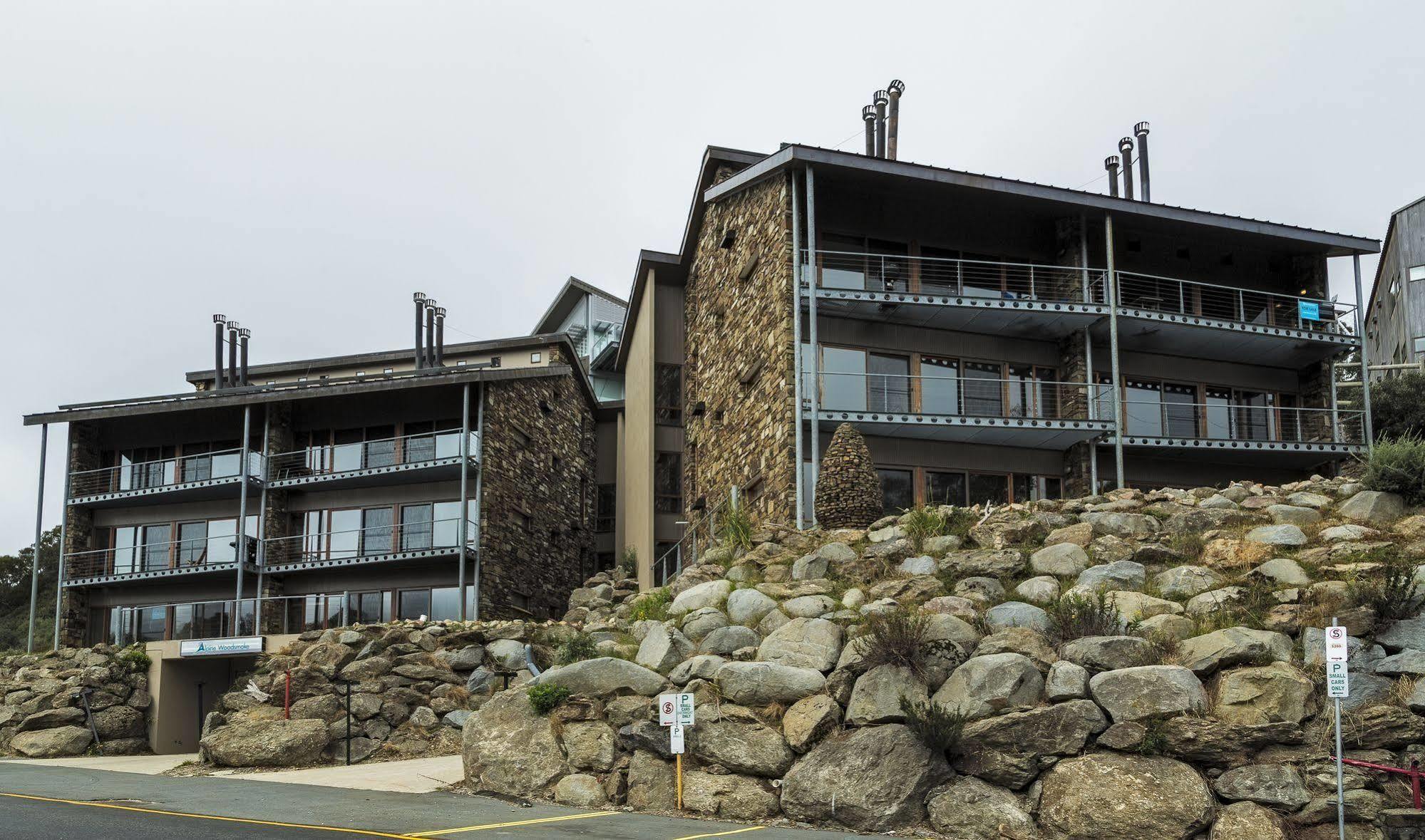 Alpine Woodsmoke Apartments Falls Creek Eksteriør bilde